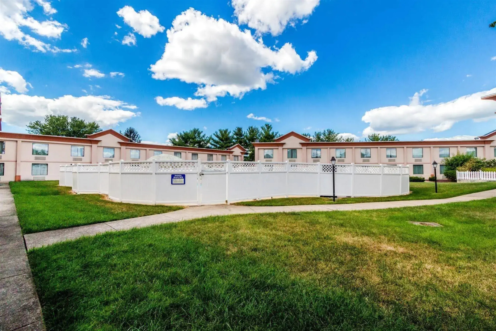 Econo Lodge Inn & Suites Chambersburg Central