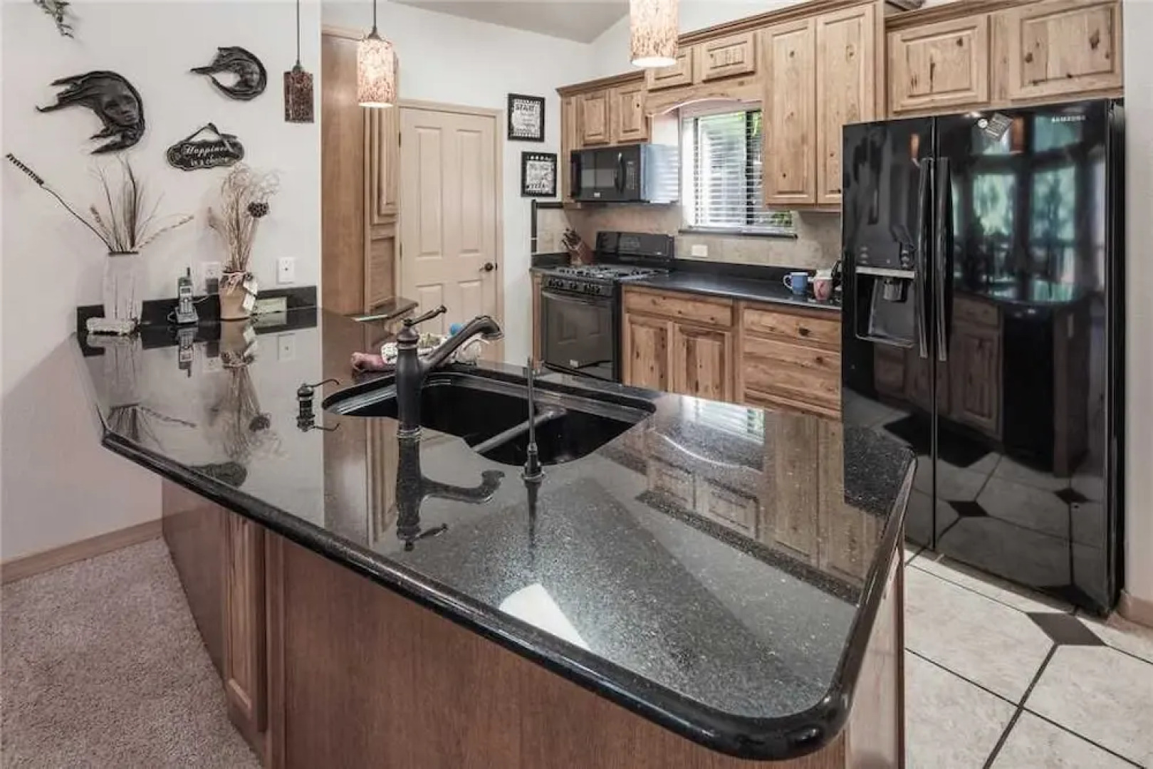 A River Runs Through It - Three Bedroom Cabin with Hot Tub