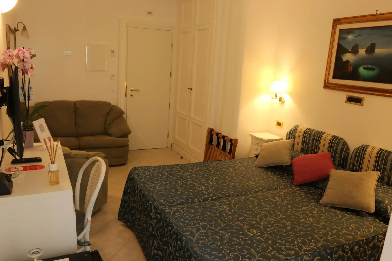 Bougainville Luxury Boutique Hotel