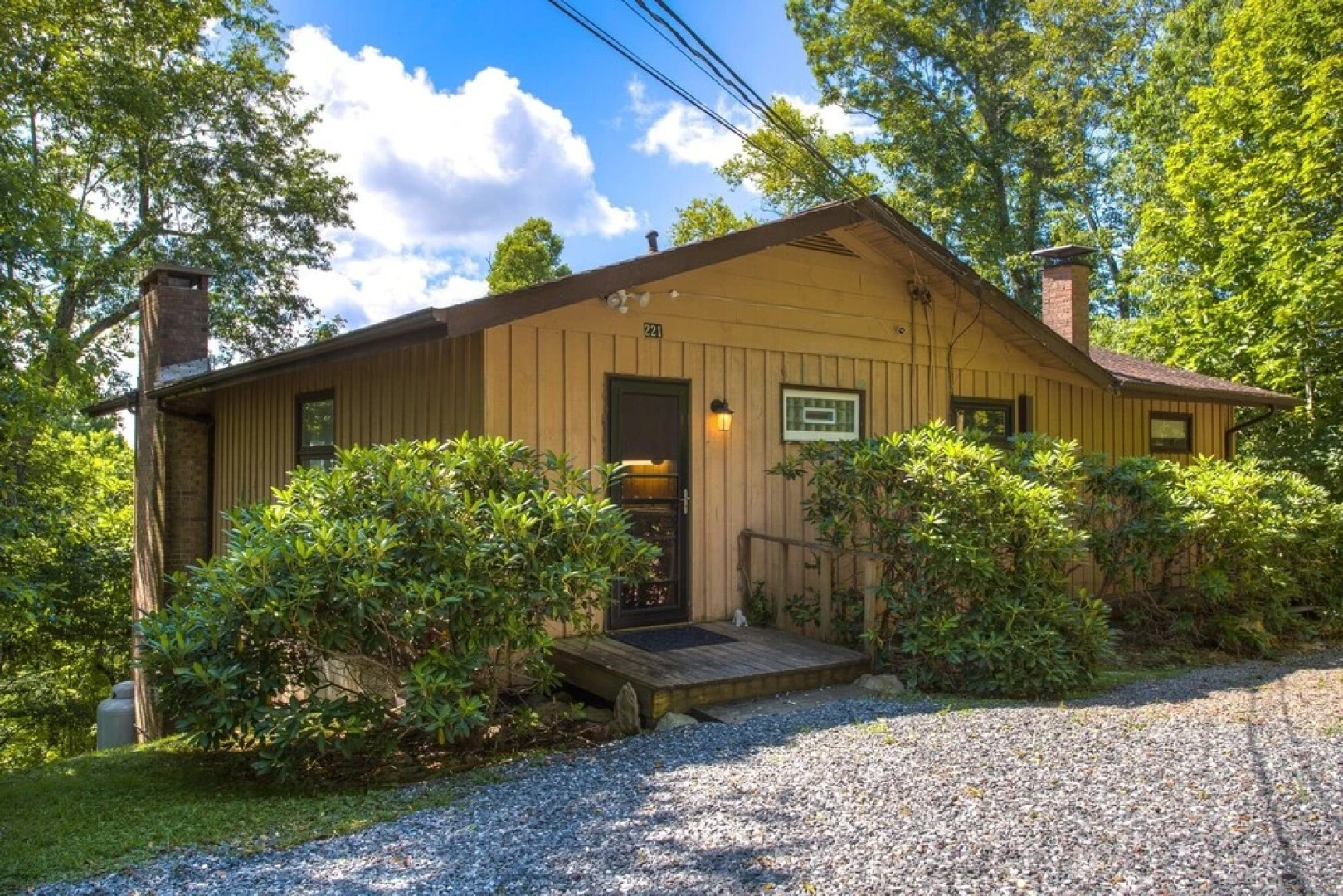 Alpine Walking Distance To App Ski 2 Bedroom Cottage by Redawning