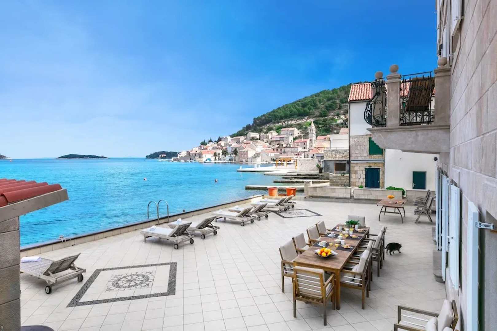 Apartments Donna with Sea View