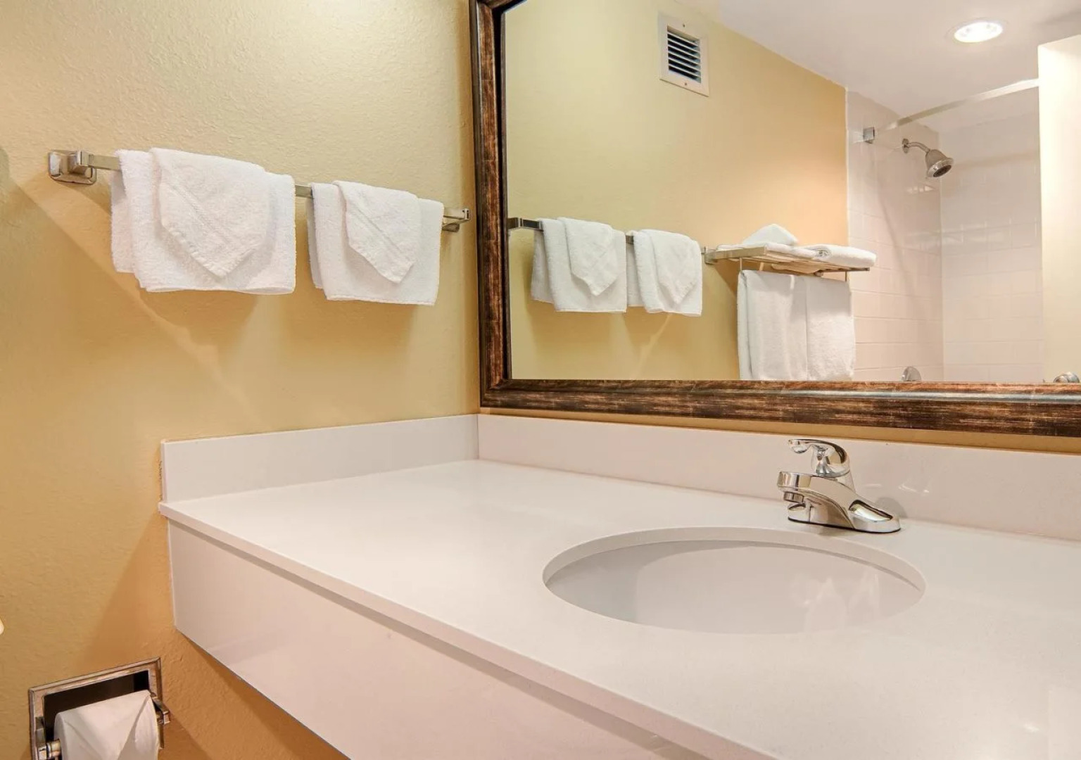 Norwood Inn & Suites