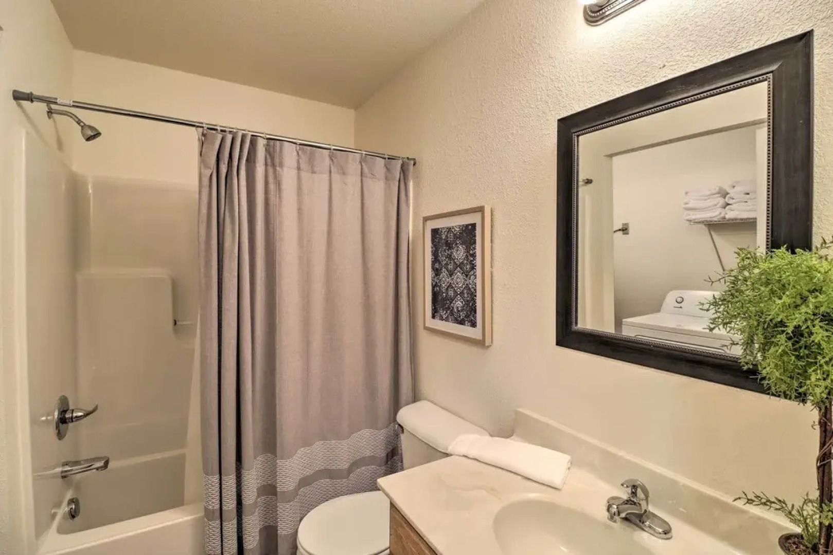 Pet-friendly West Plains Pad < 1 Mi to Dtwn!