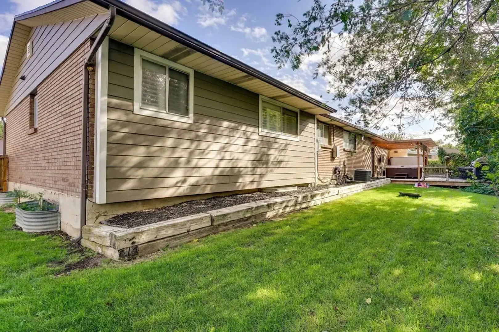 Updated Ranch Apartment w/ Deck - 9 Mi to Downtown
