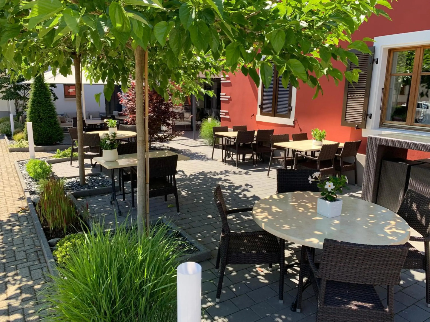 Logis Hôtel Au Lion Rouge