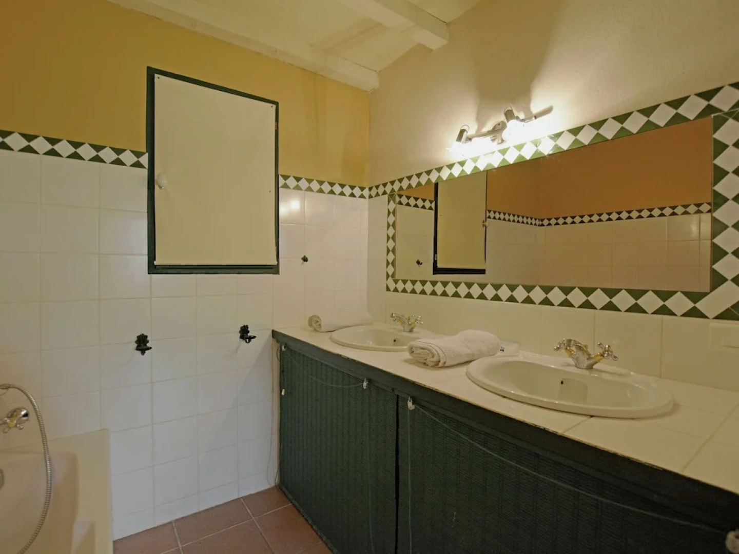 Beautiful Villa in Flaux With Swimming Pool