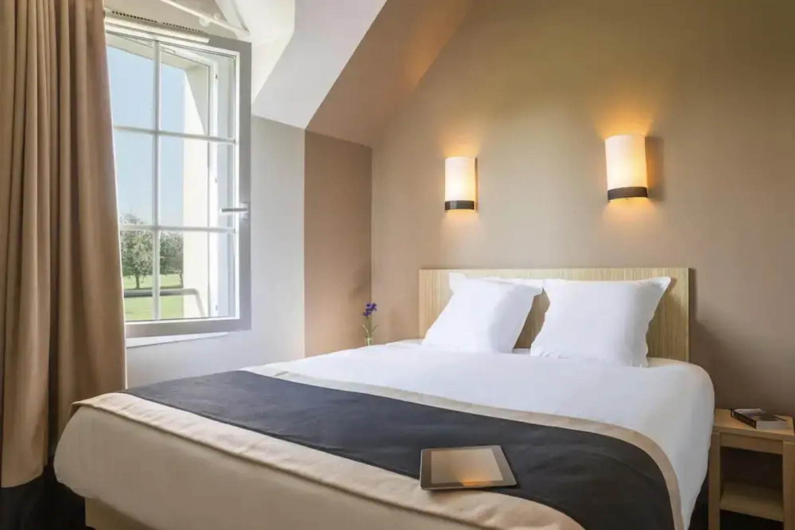 Holiday Home in Residence Le Green Beach, Port-en-besssin-huppain