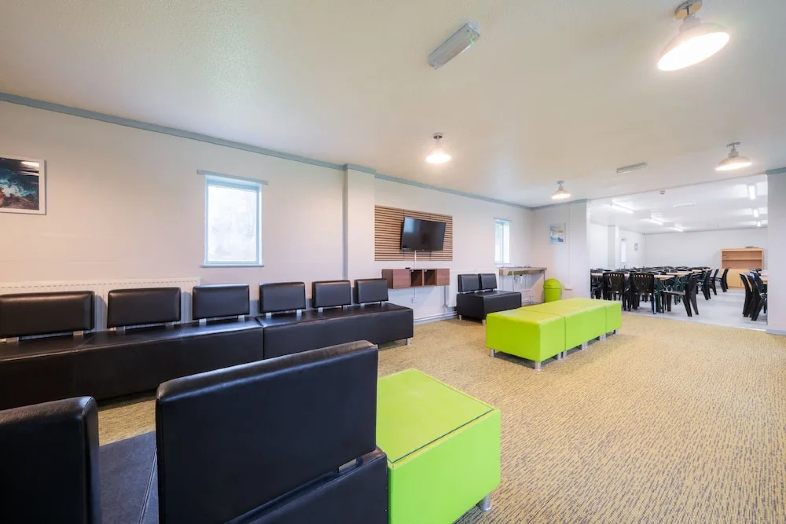 Bunkhouse/20bedroom/sleeps85/4acre/gamesroom/wifi