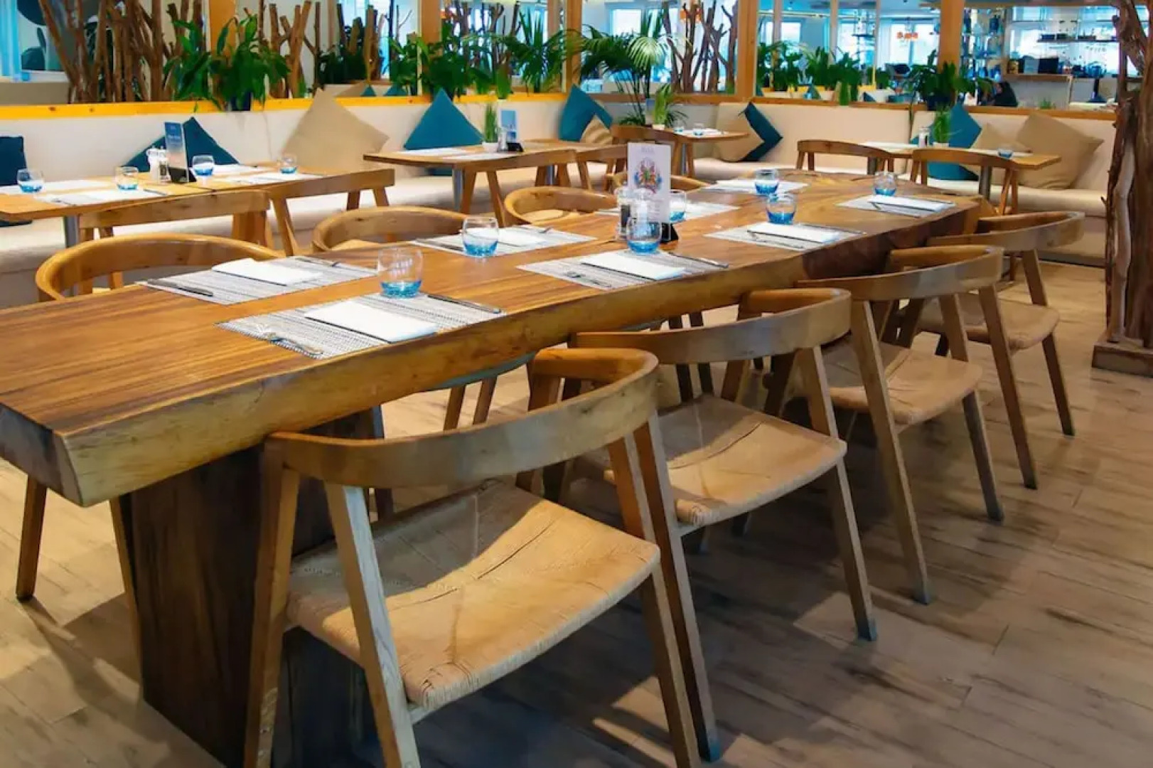 Mövenpick Jumeirah Lakes Towers Hotel