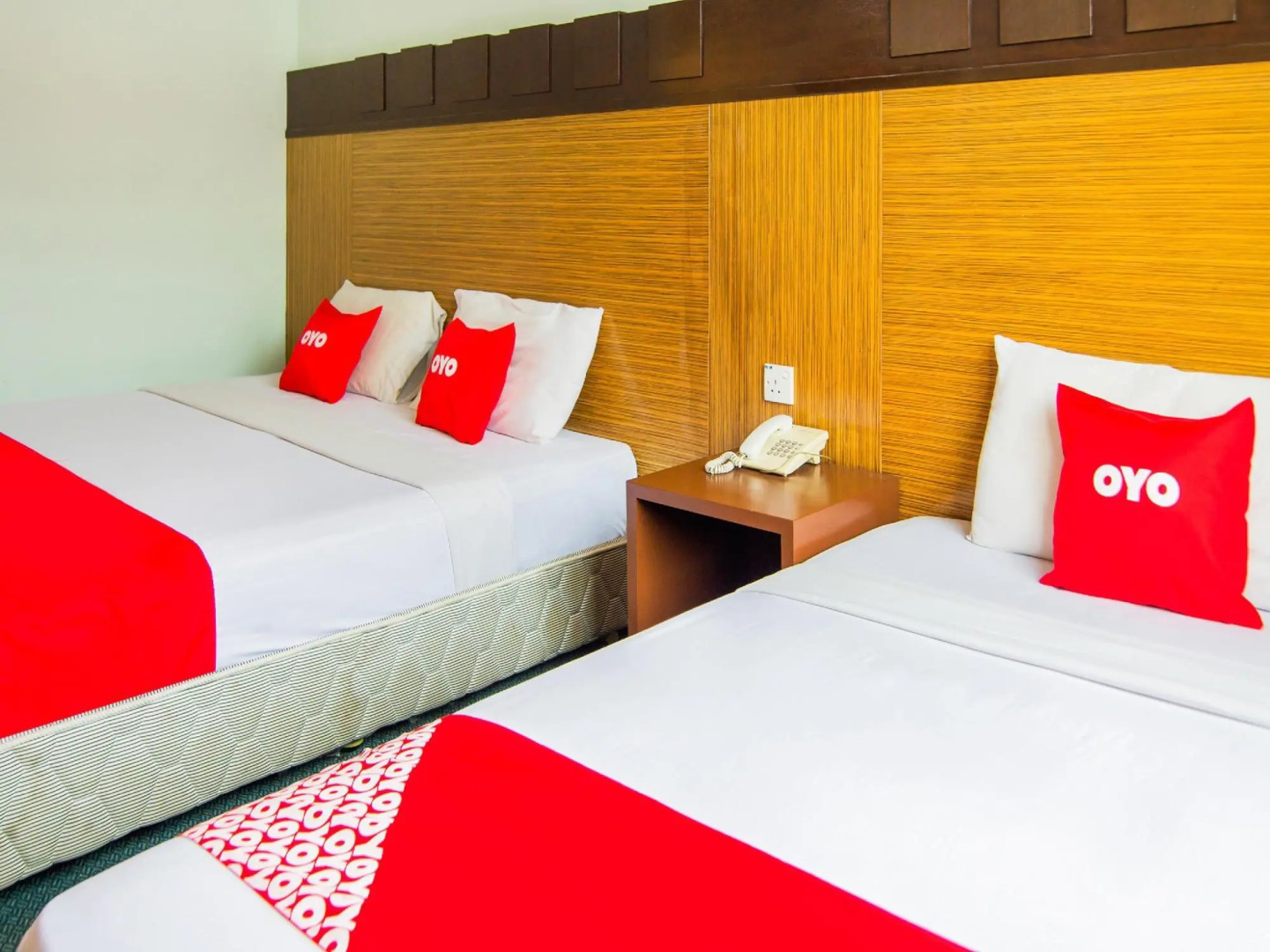 SUPER OYO 89408 Royal Hotel