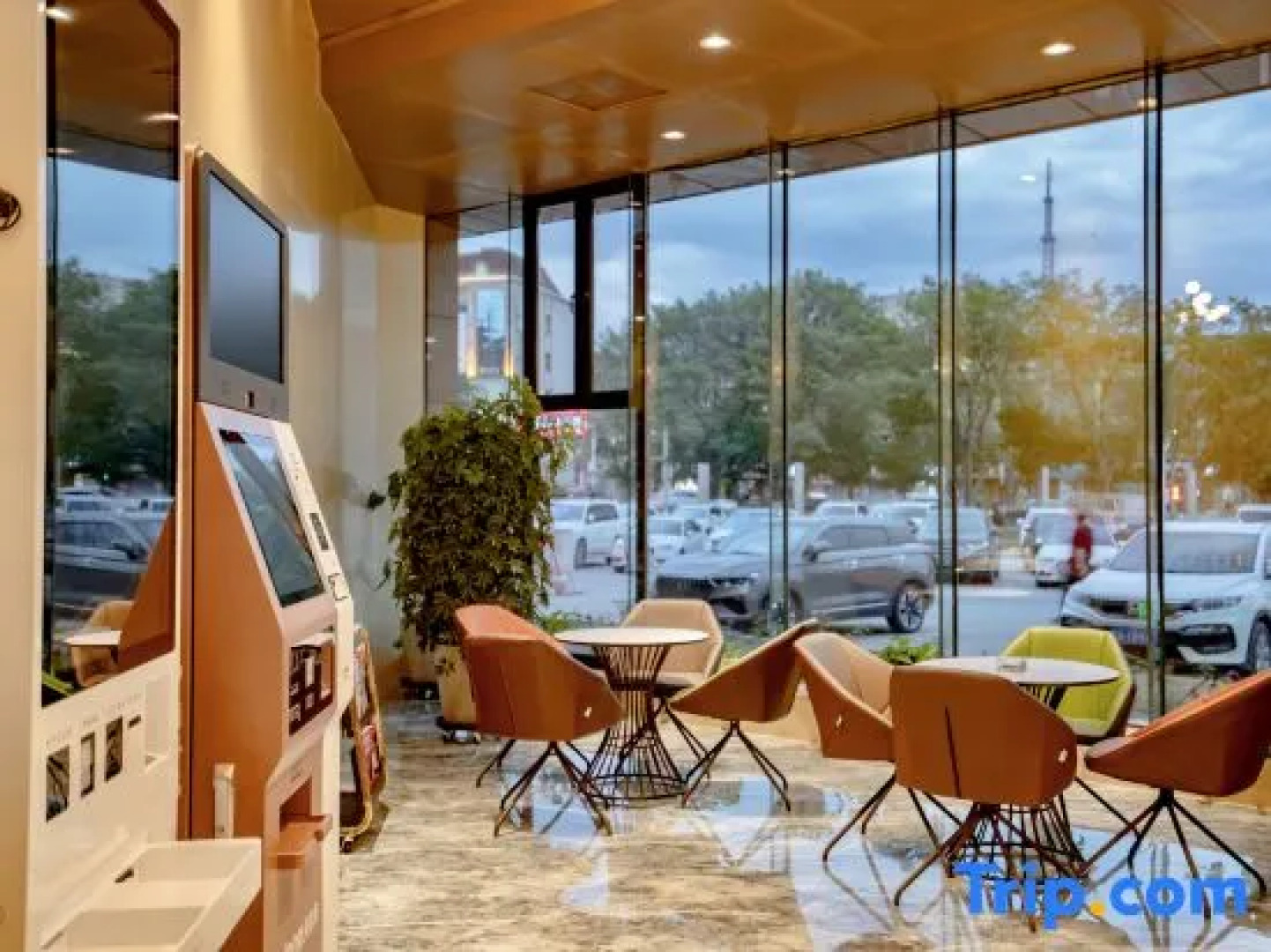 Holiday Inn Altay Golden Bridge