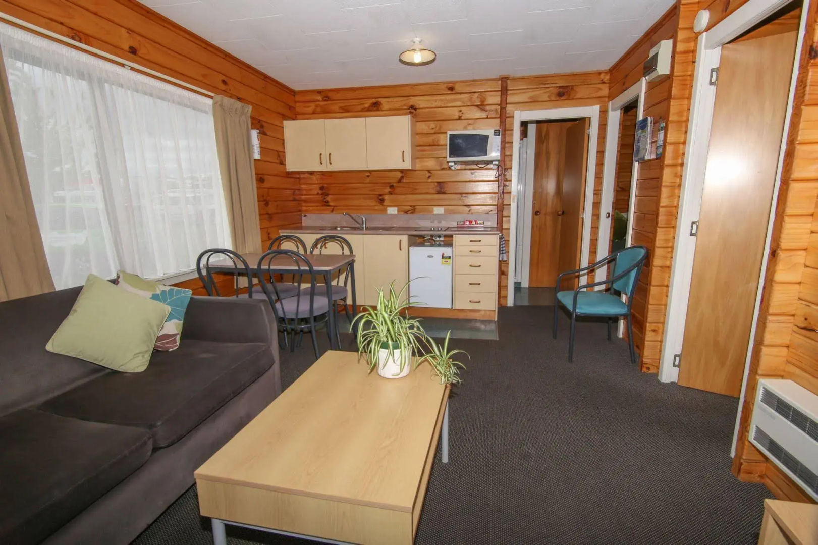 Amber Kiwi Holiday Park & Motel