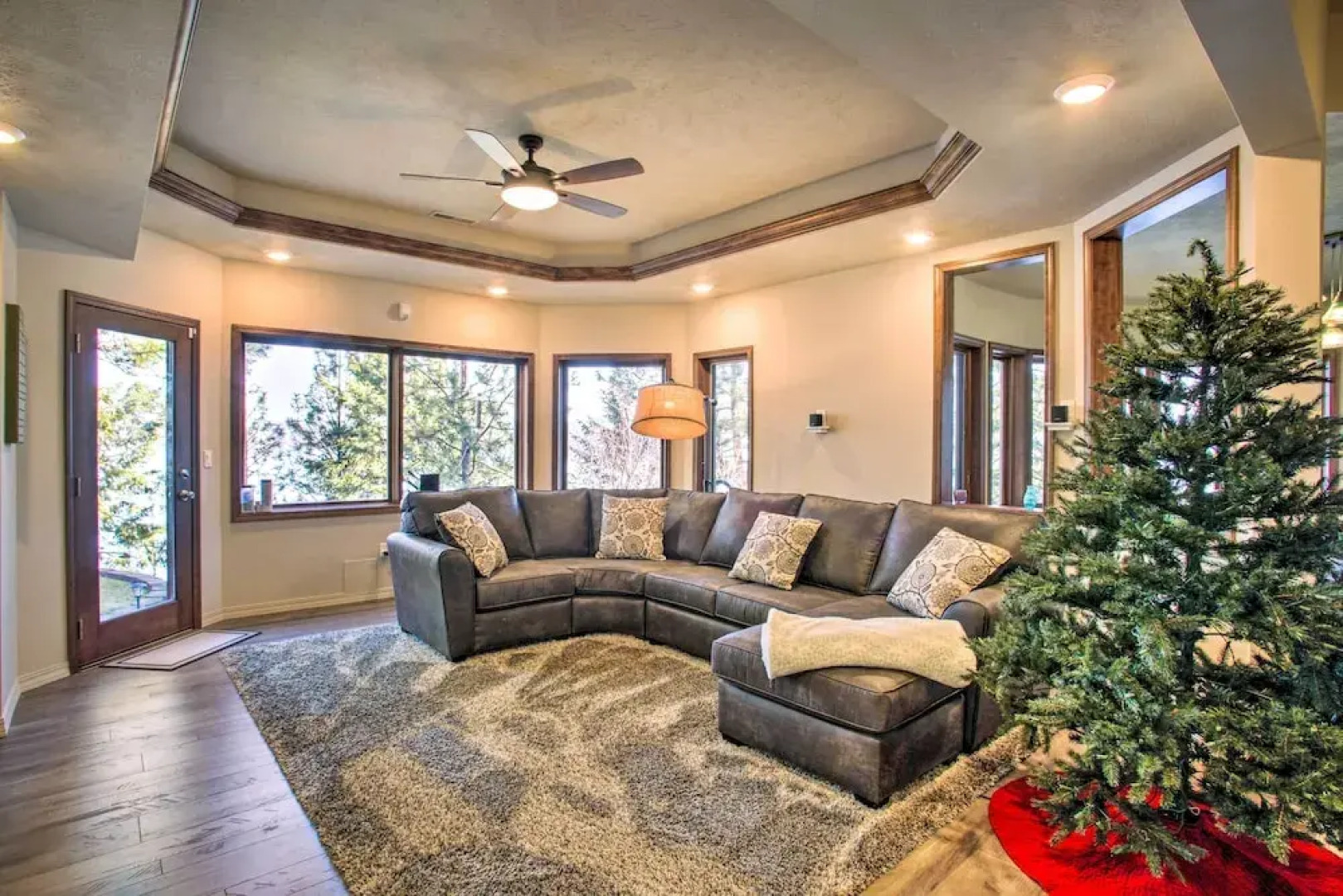 Luxurious Liberty Lake Hideaway w/ Hot Tub!