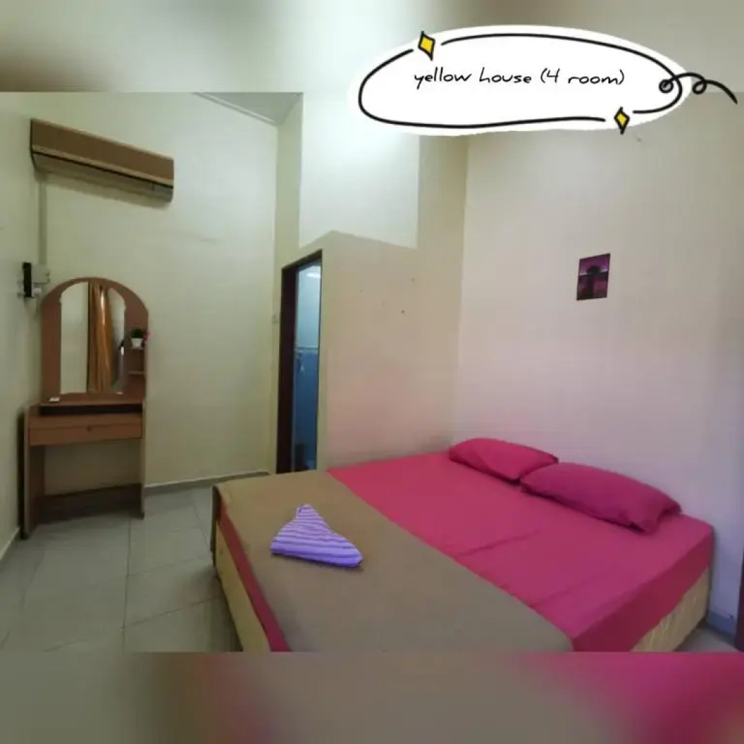 Pandai dickson Banglow white & yellow house