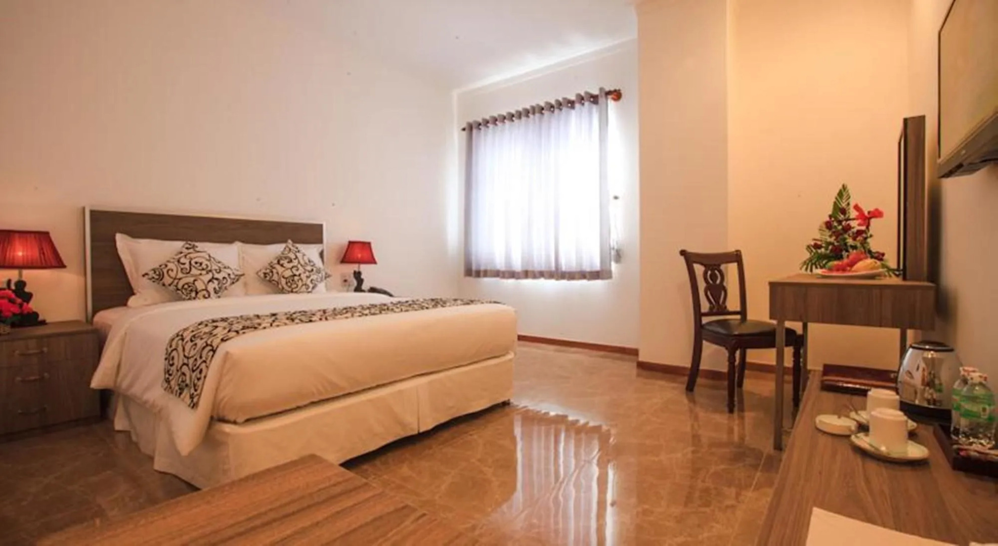 Den Long Do Hotel & Restaurant