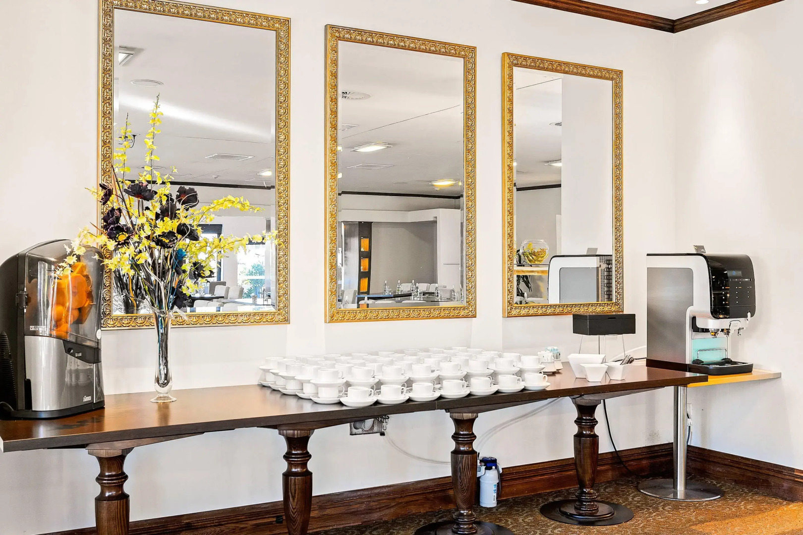 Hotel Elms Christchurch, an Ascend Collection Hotel