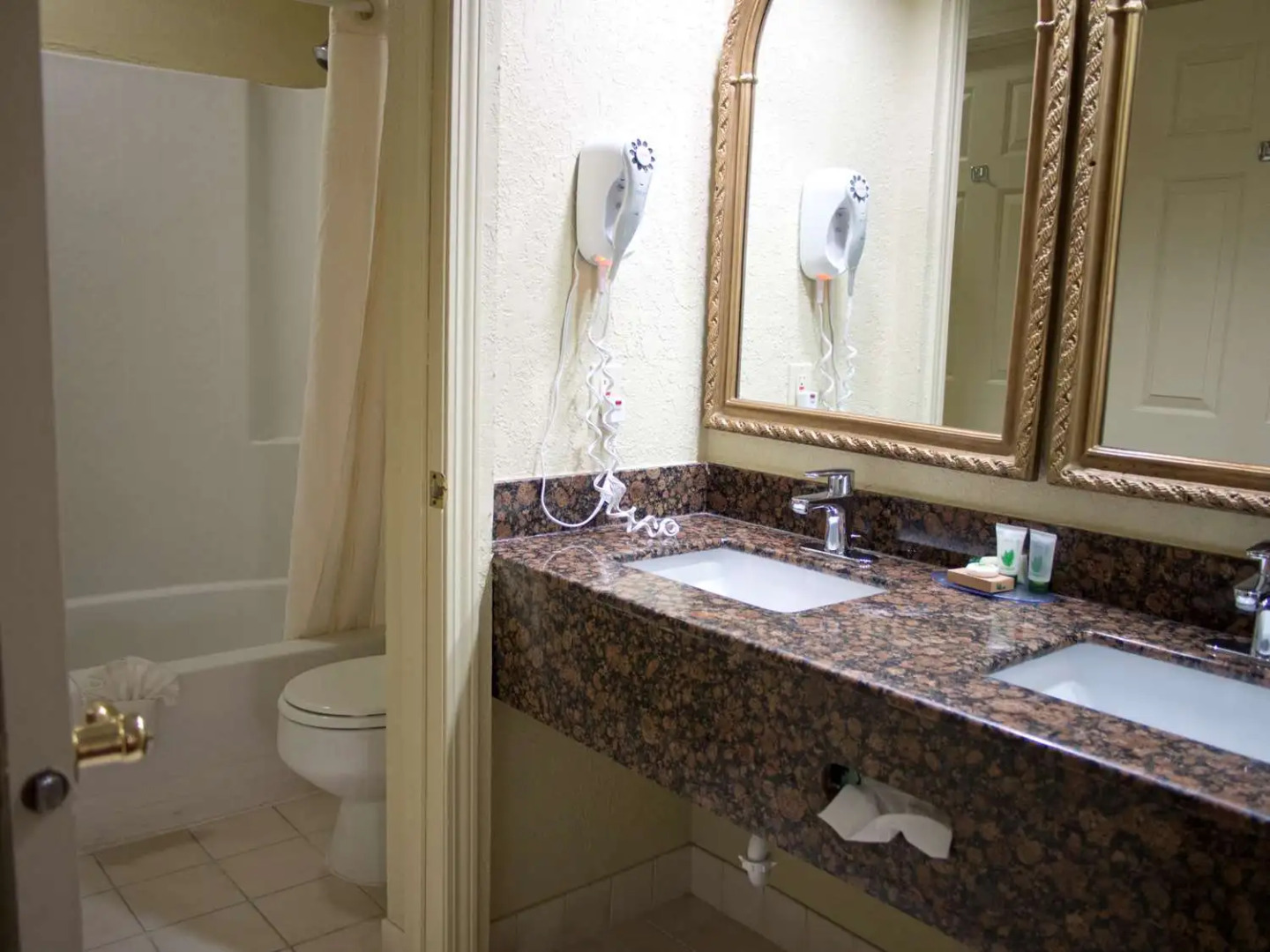 Best Western Cantebury Inn & Suites