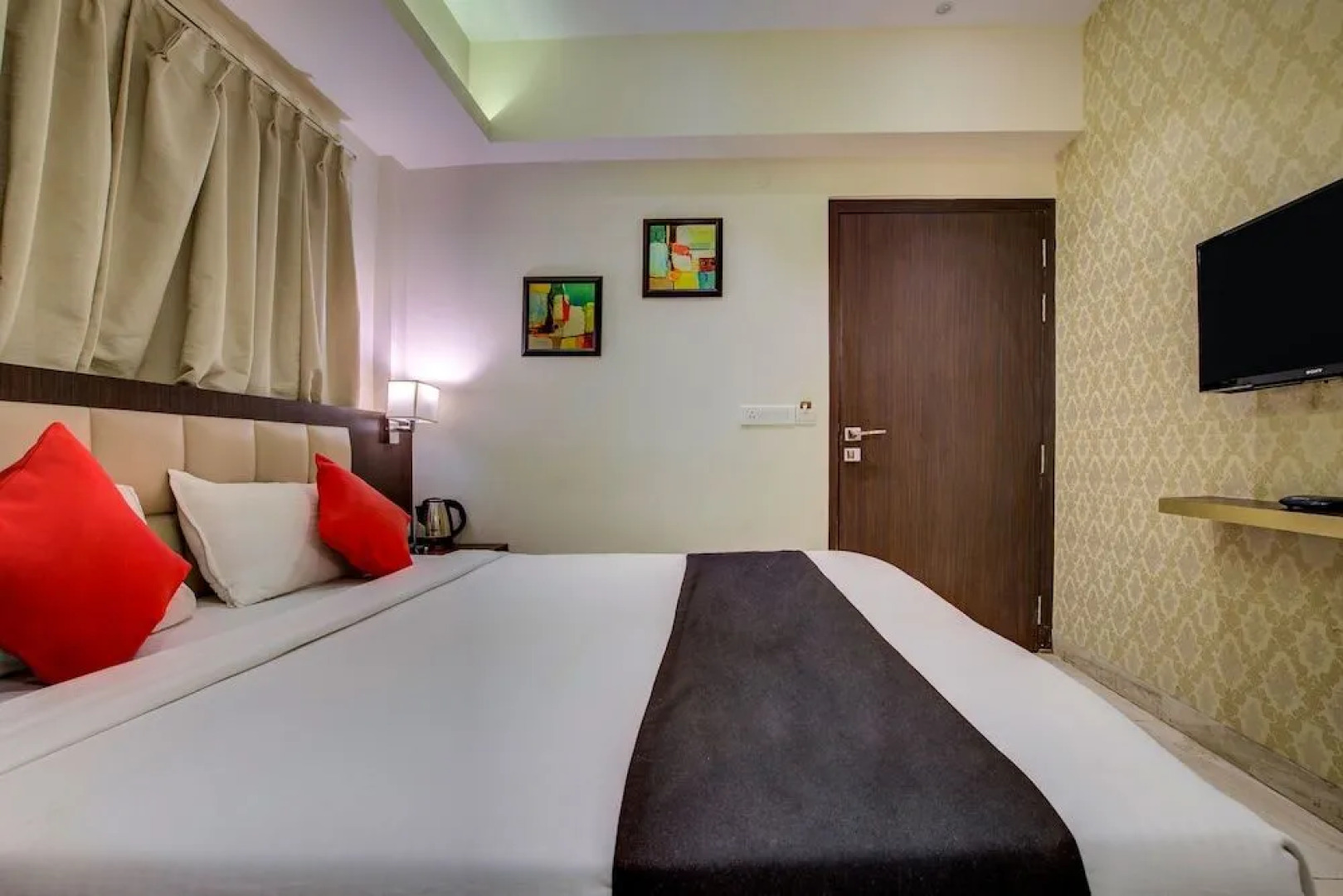 Capital O 16172 Hotel Radiant