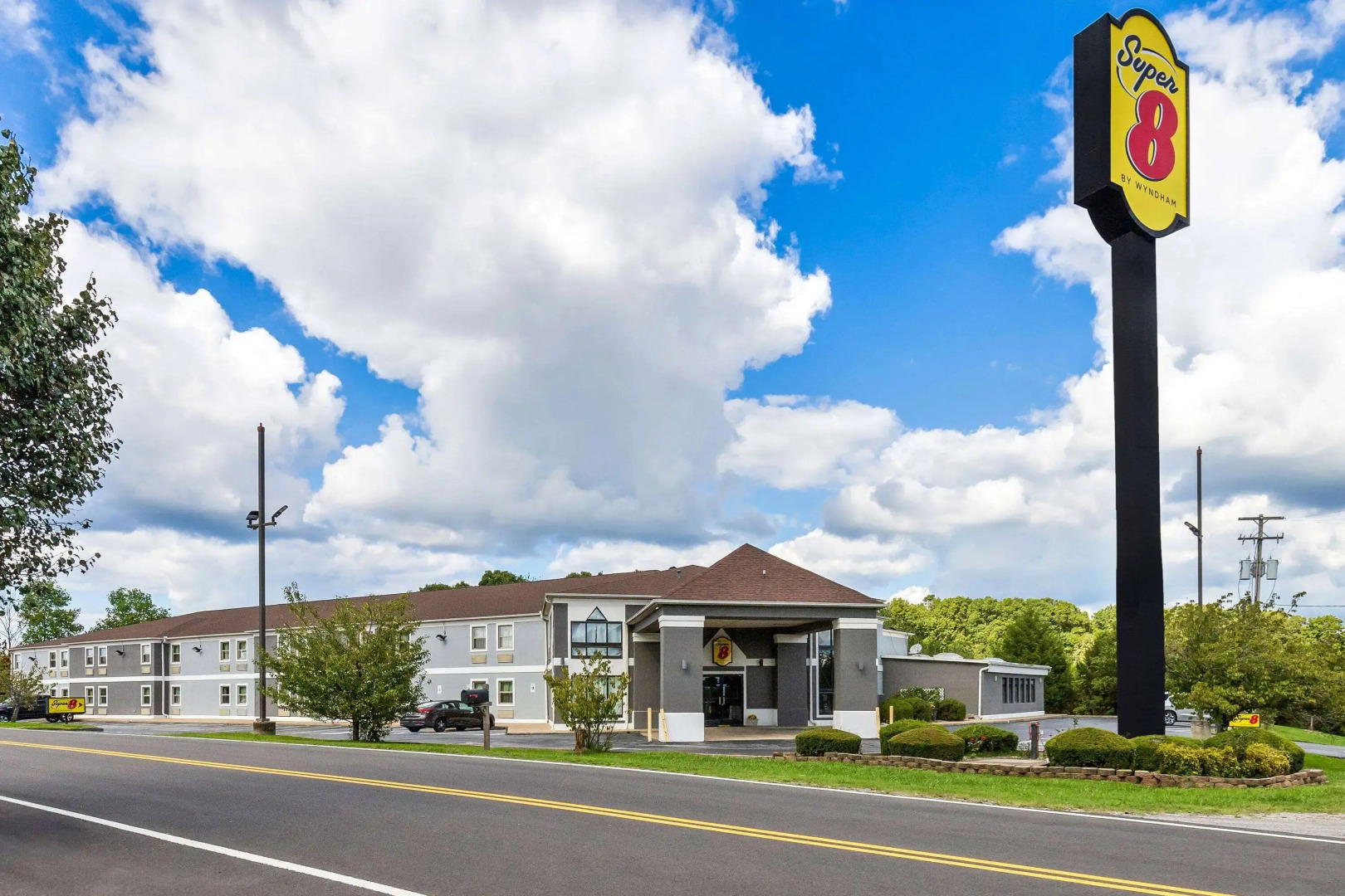 Super 8 by Wyndham Dickson