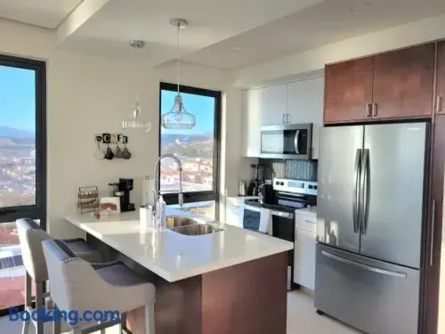 Beachfront Luxury Condo Pool Jacuzzi