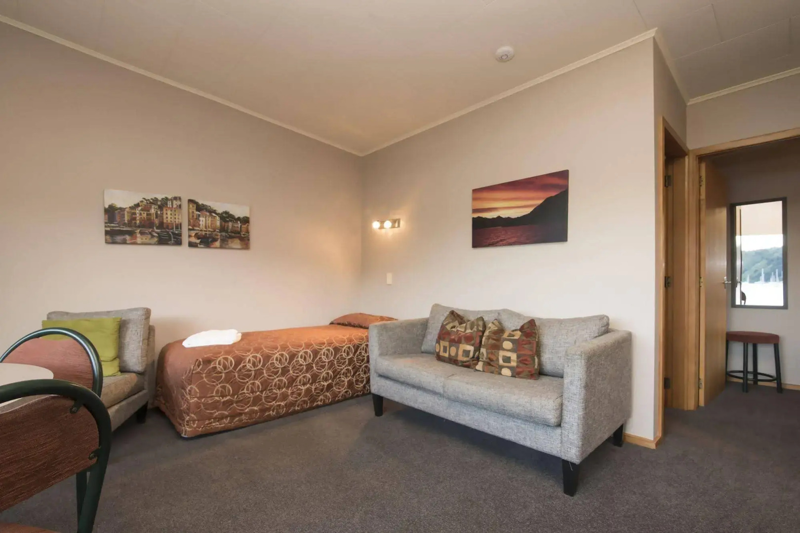 Bay Vista Waterfront Motel Picton