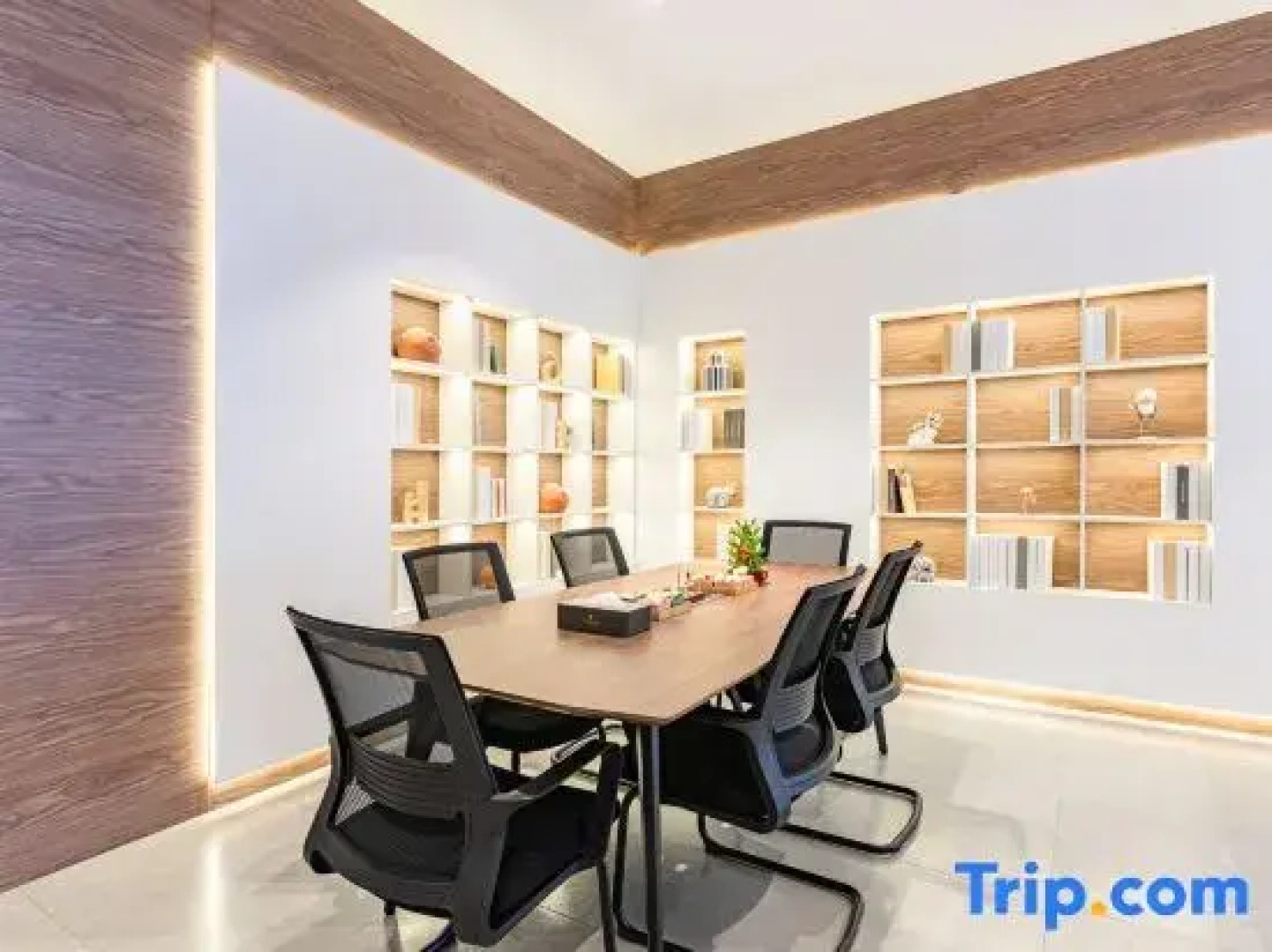 Rezen Longuu Hotel （Wuzhong Two Halls and One Center）