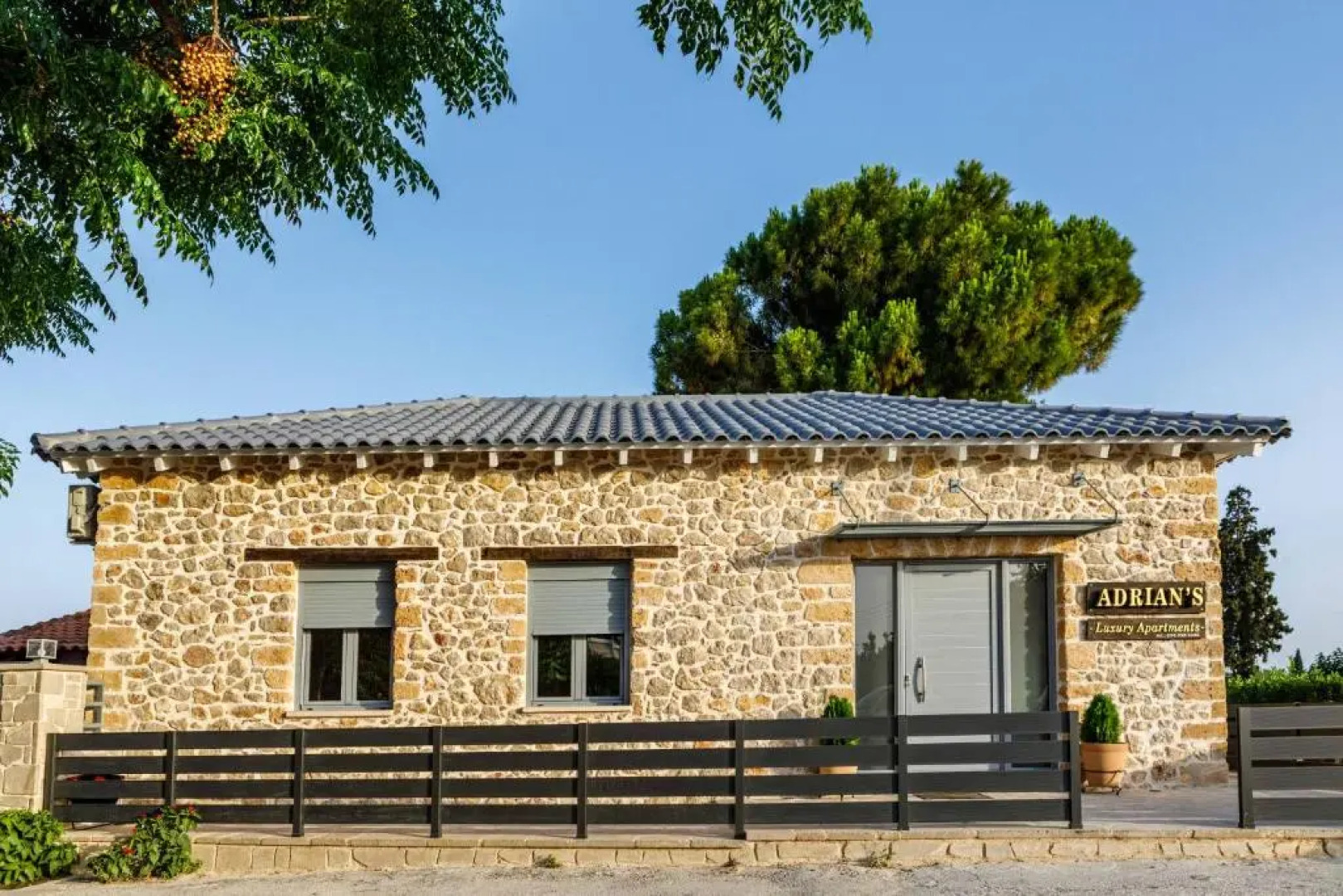 Adrian'S Luxury Apartments 2