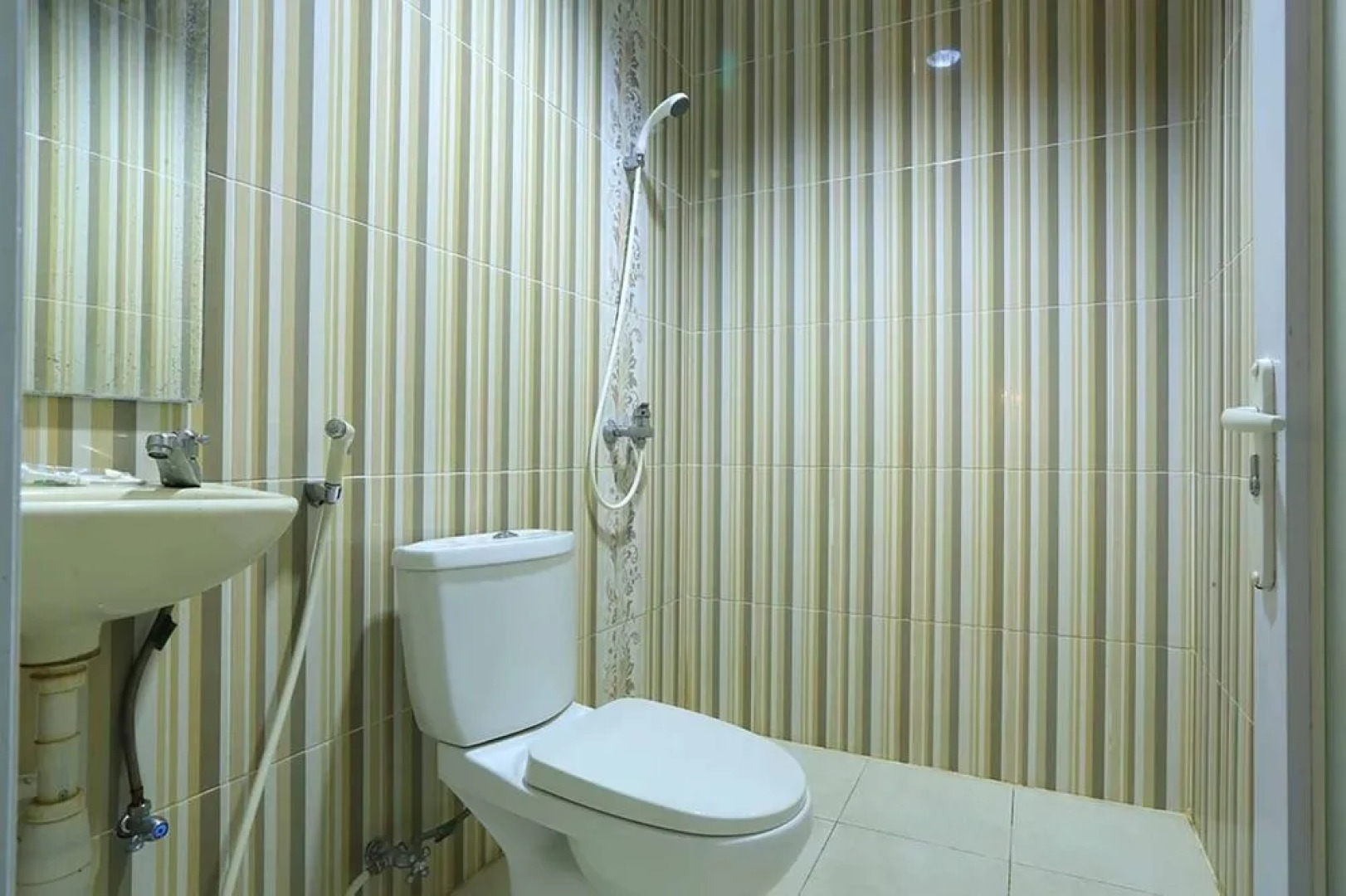 RedDoorz @ Glogor Carik