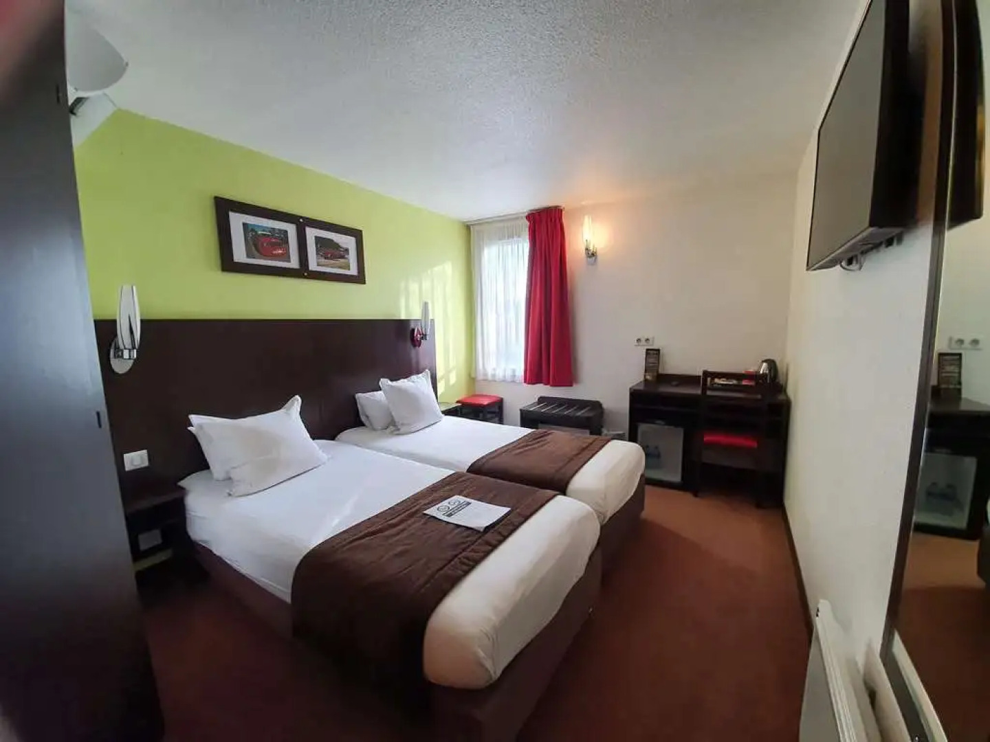 Kyriad Design Enzo Cannes-Écluse