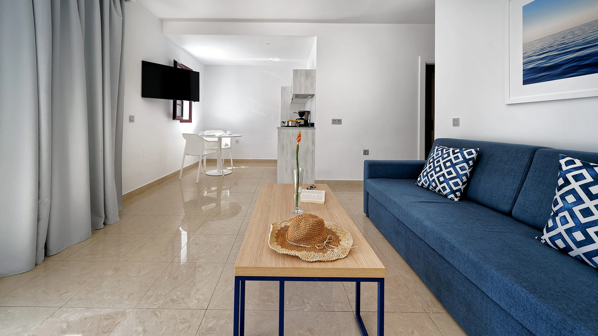Отель Broncemar Beach Suites
