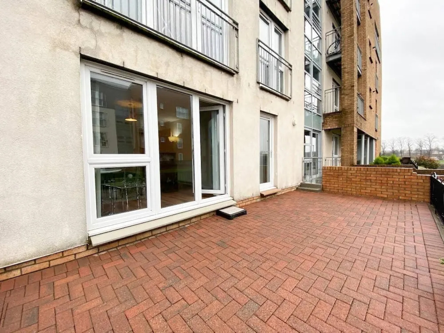 Glasgow Ellerslie Path 2bd Home - Parking