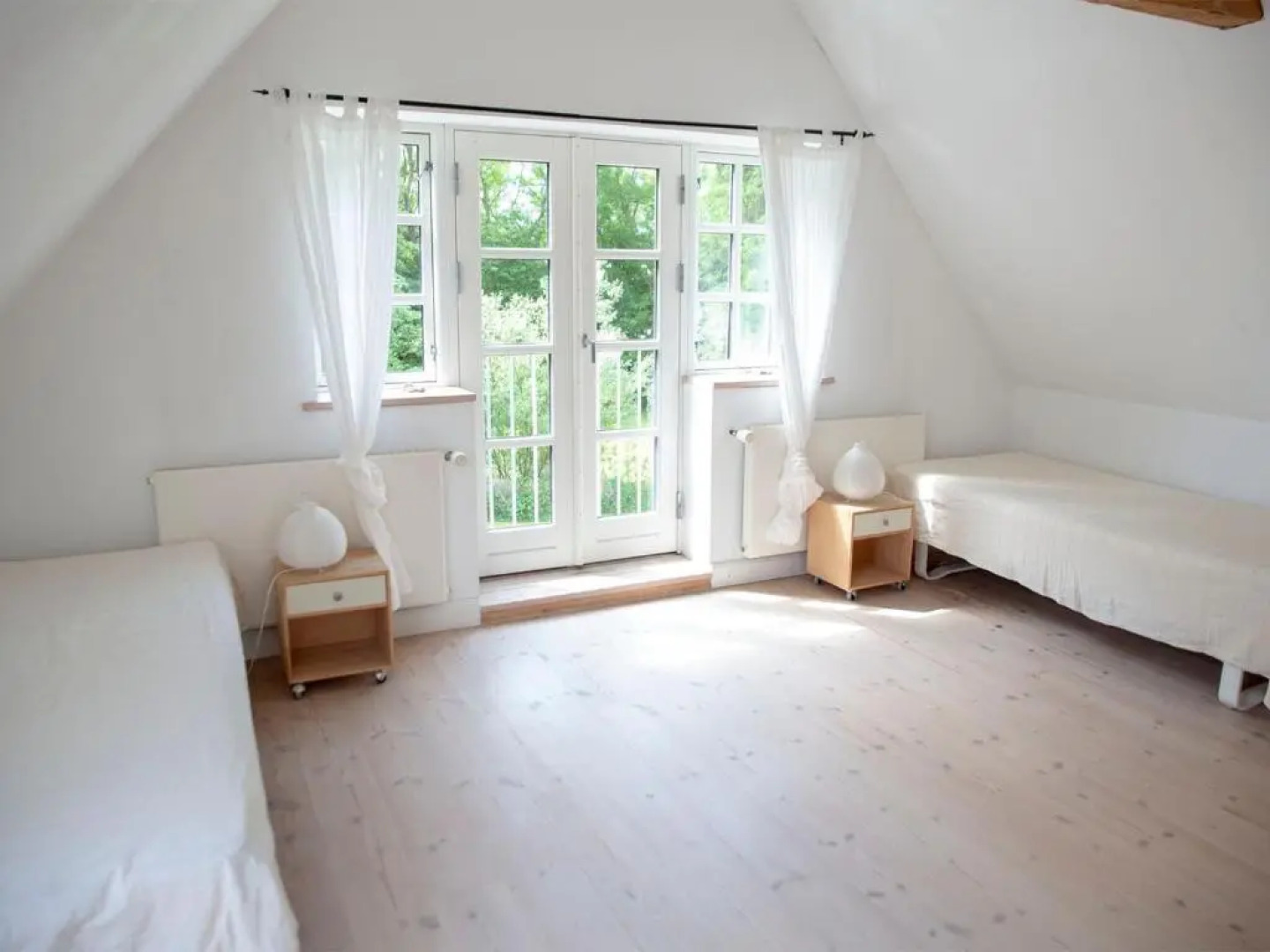 Mellem-rummet Guesthouse