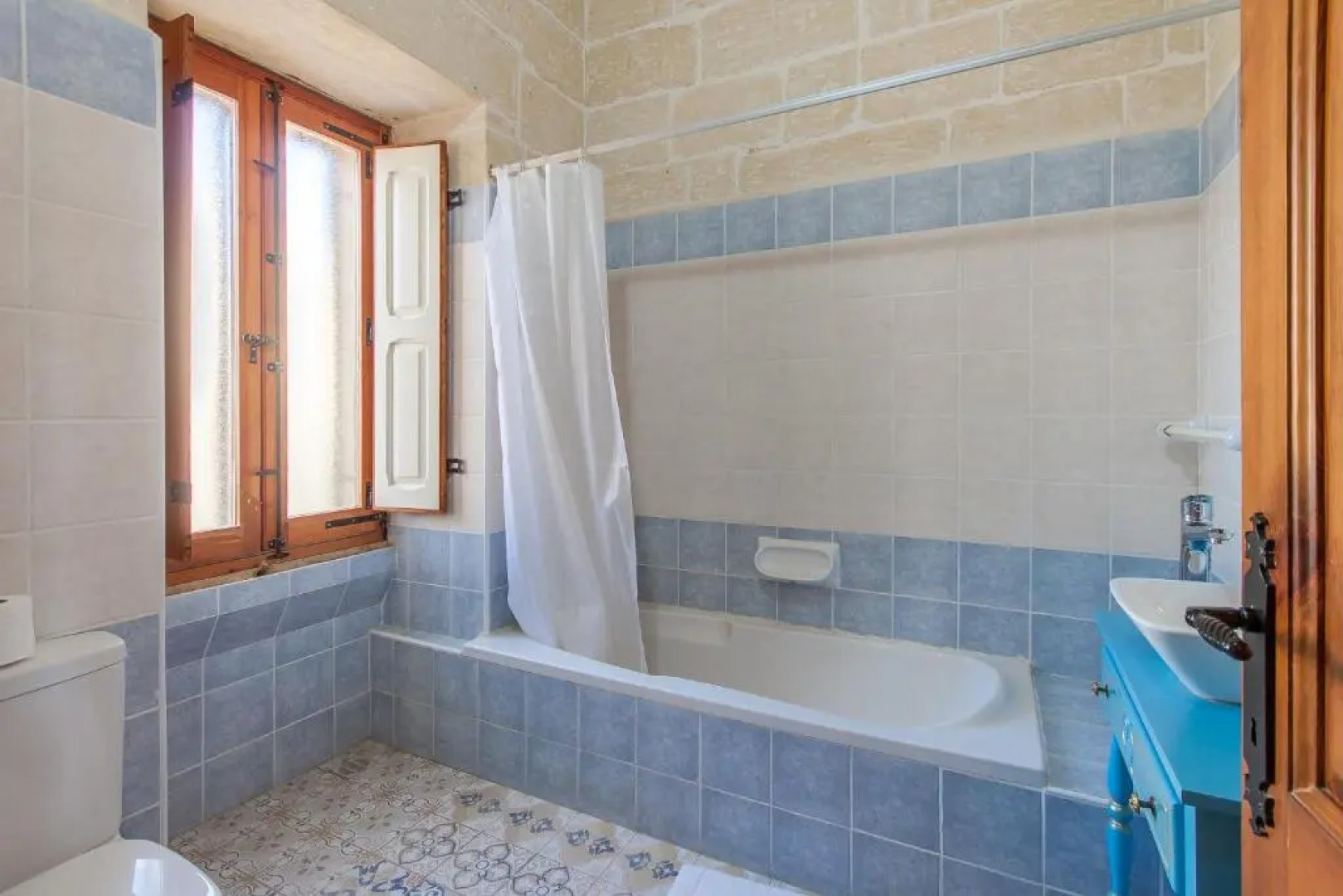 Centre Island Gozitan Farmhouse & Pool