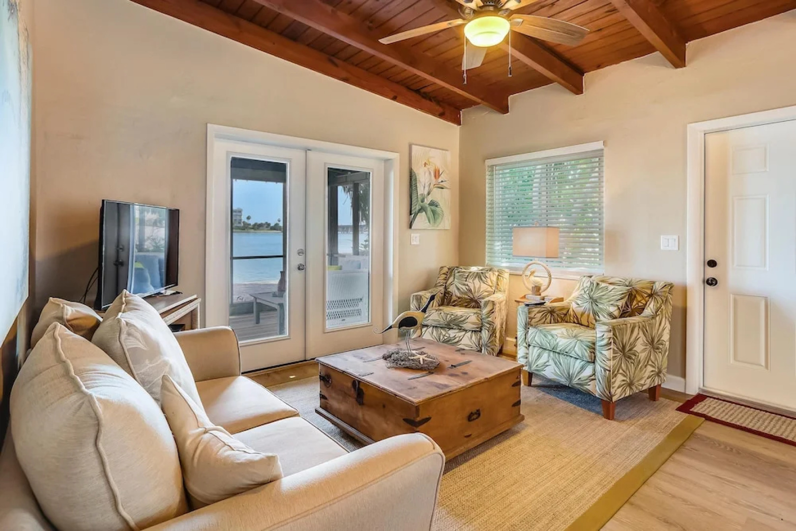 Bay Front Duplex 2br, Fishing Dock - Walk to Beach!