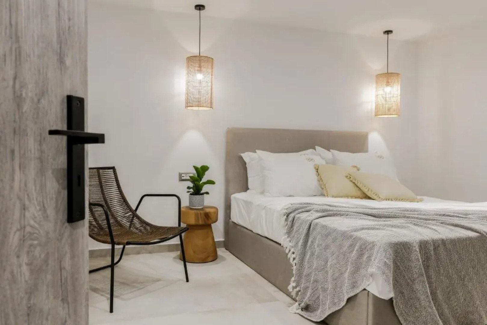 Lagoon Luxury Suites