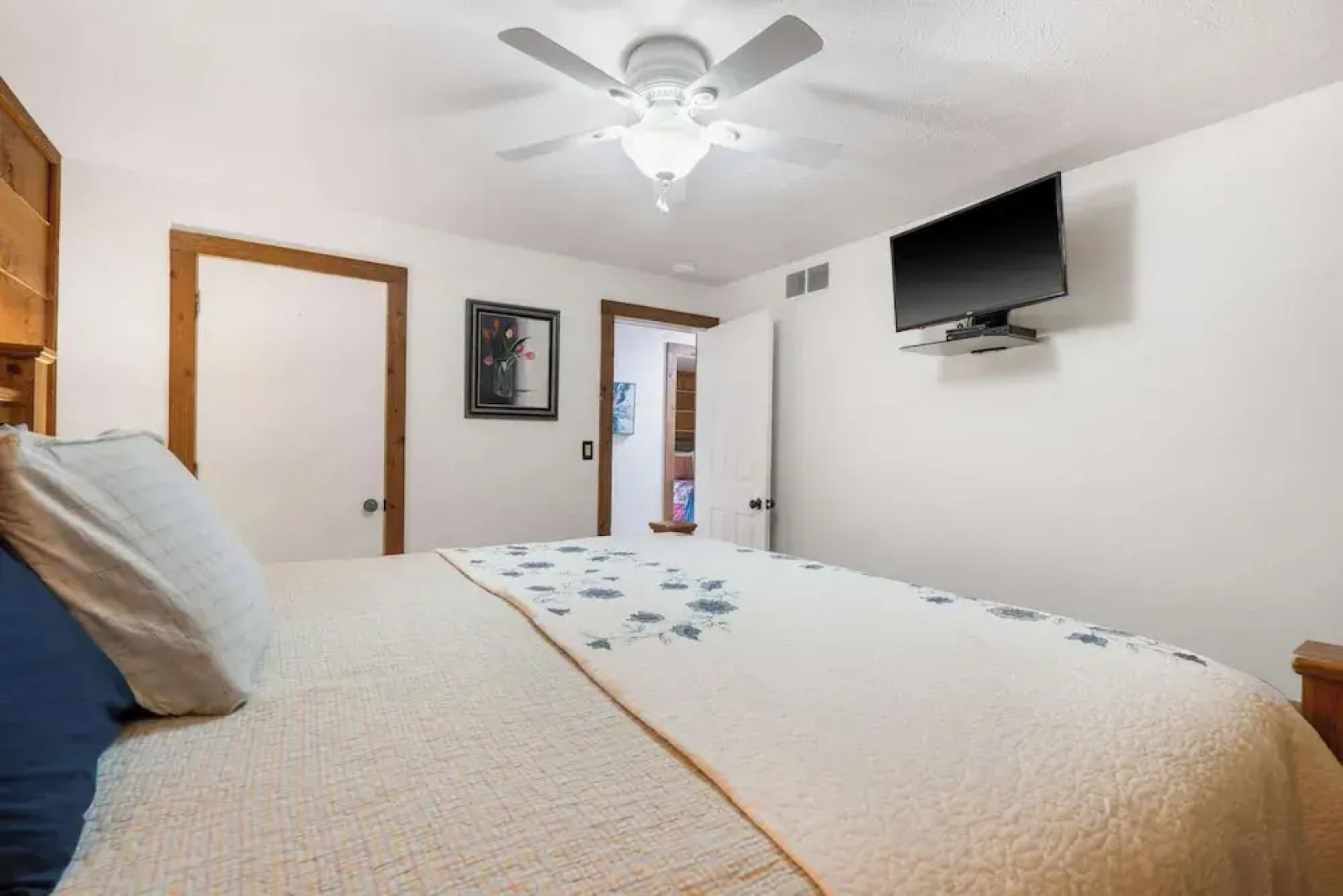 The Cozy Cottage Getaway - Private Pool & Hot Tub