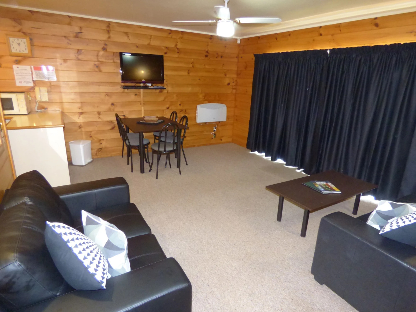 Cedarwood Lakeside Motel & Conference Venue