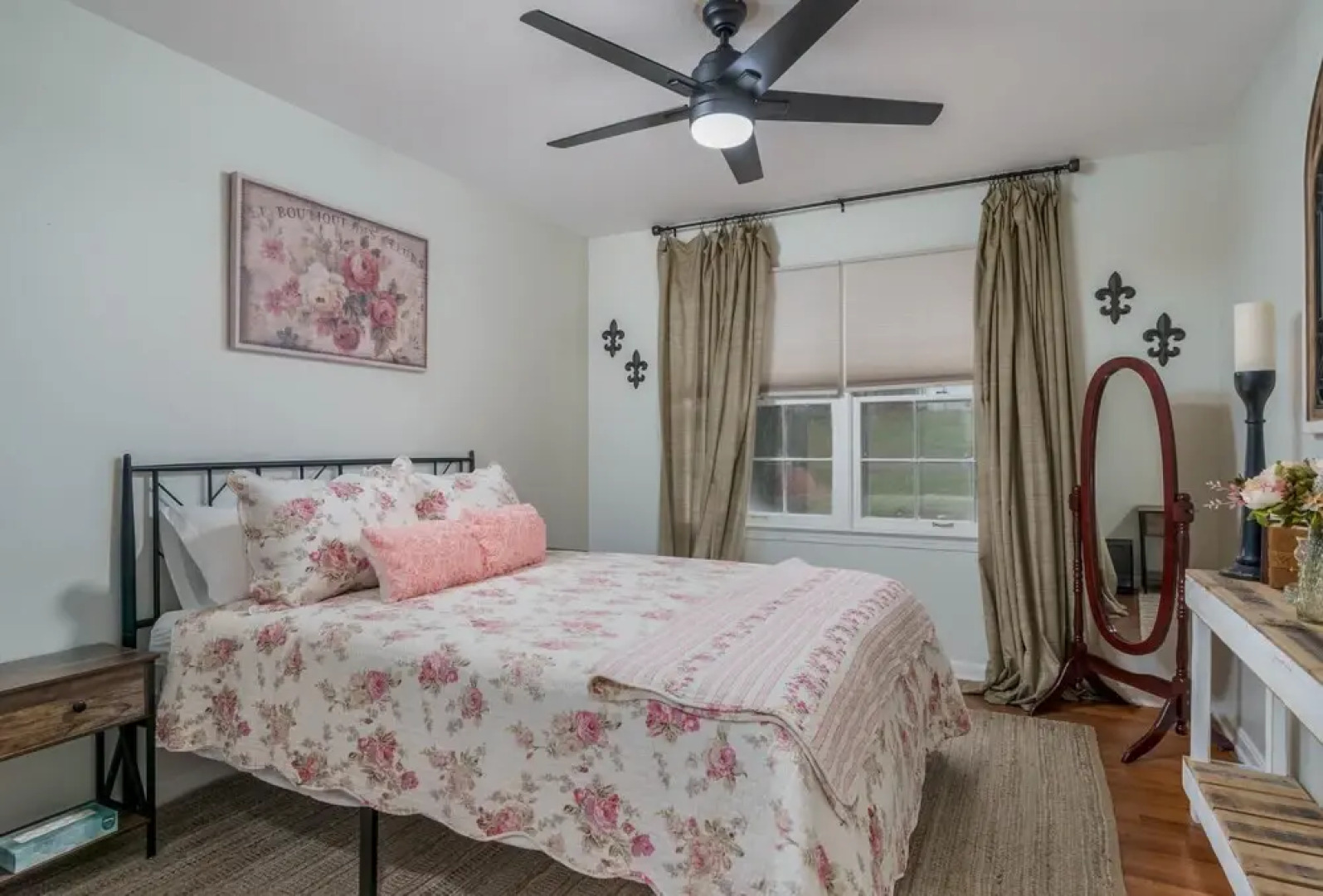 LA Maison De LA Nouvelle-orl ans Game DAY House Covered Patio