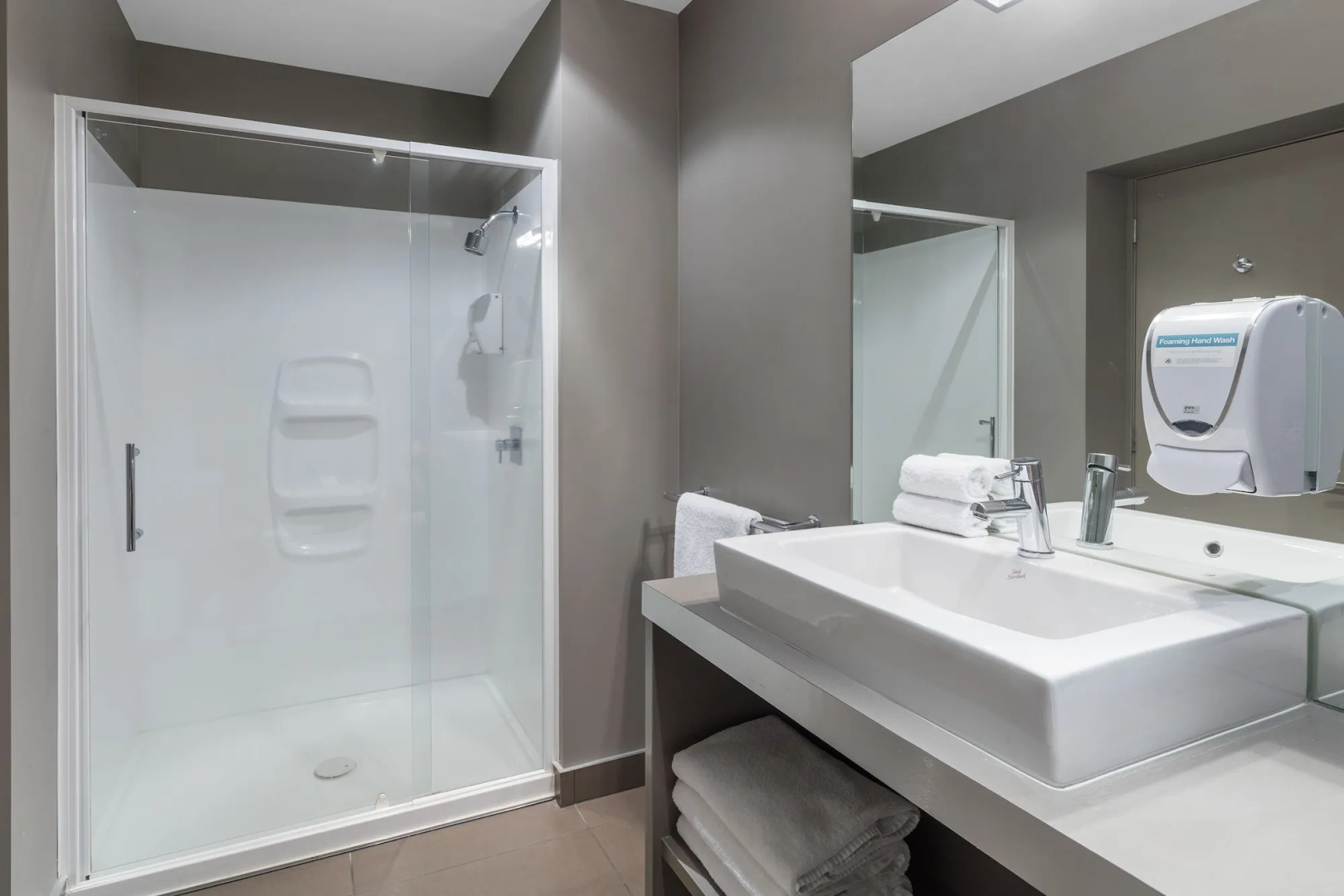 Celestion Waldorf Apartments Hotel