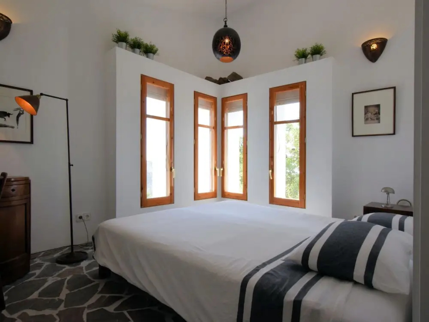 Splendid Villa With in Sayalonga Swimming Pool