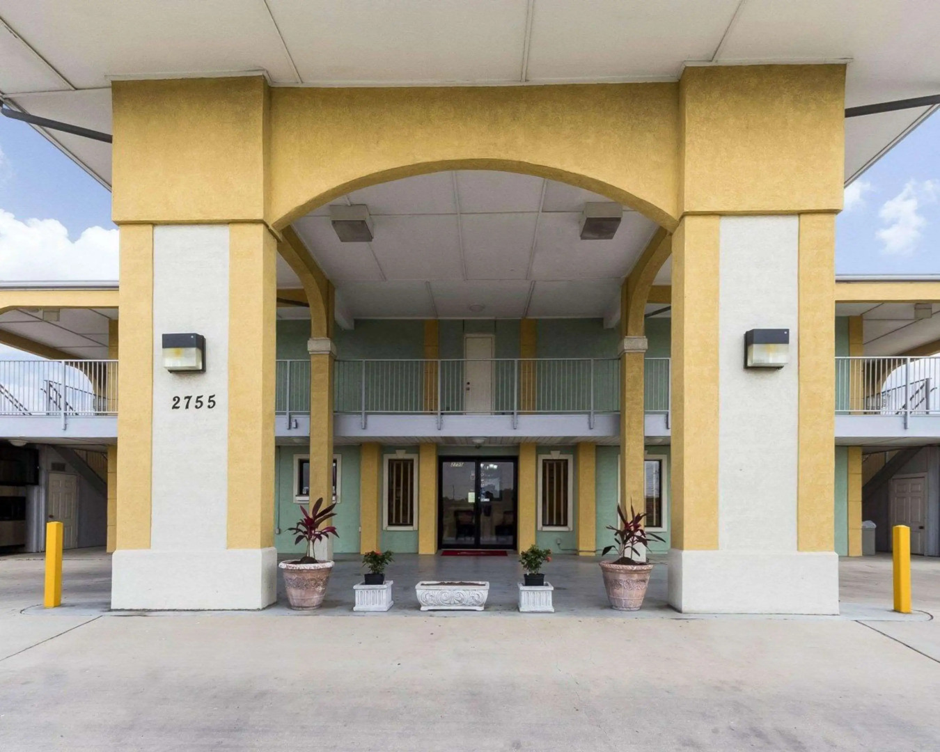 Econo Lodge Inn & Suites San Antonio near Frost Bank Center
