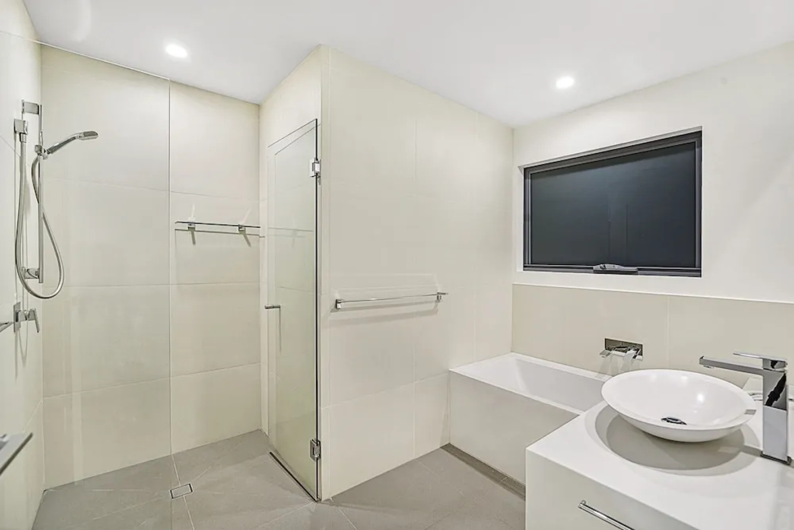 Just in Paradise Waterfront 5 Bedroom Deluxe House Central Broadbeach