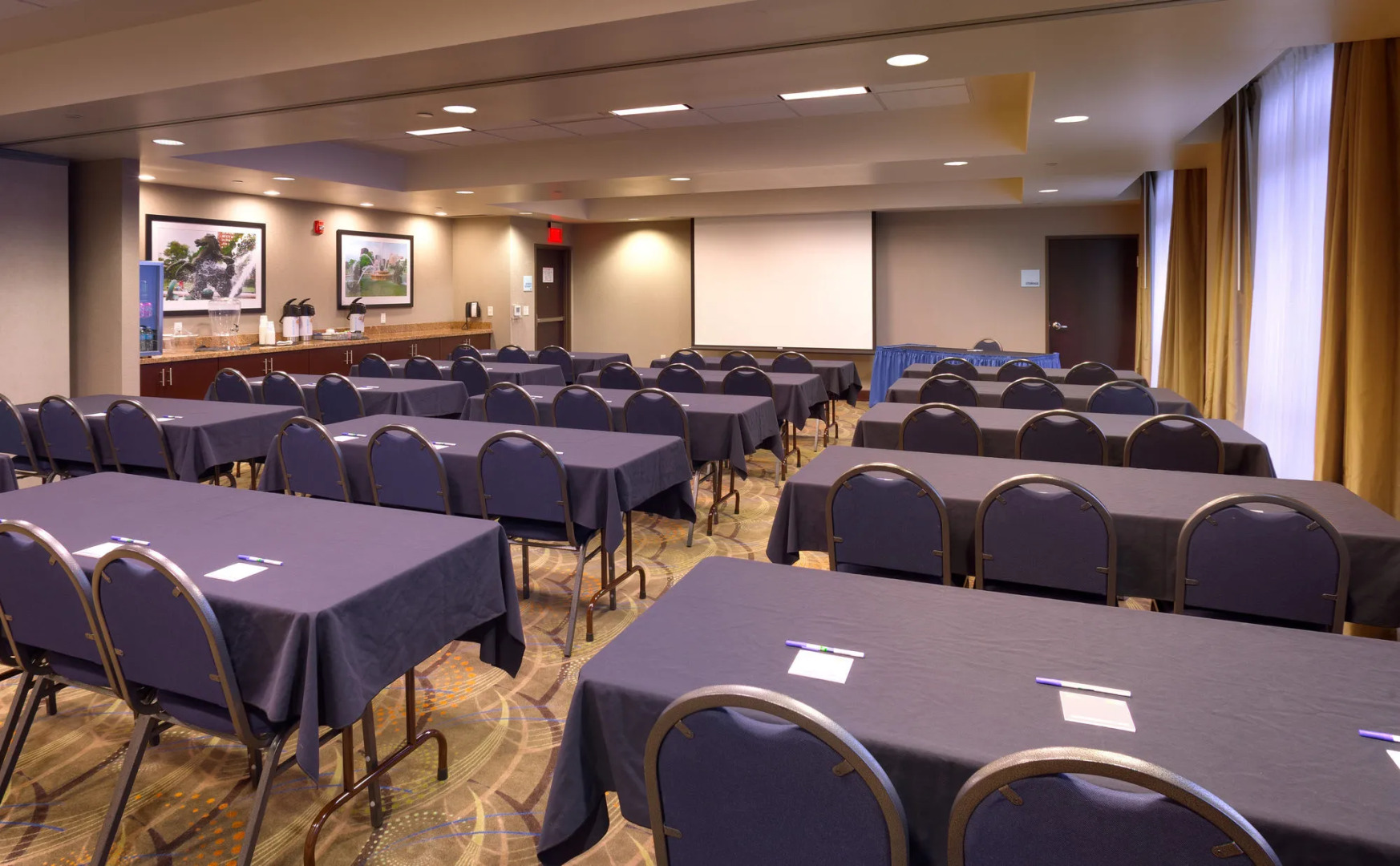 Holiday Inn Express and Suites Overland Park by IHG