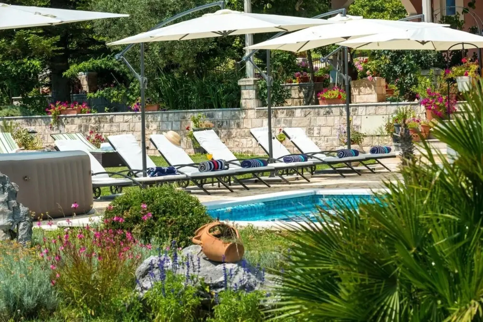 Villa Thousand Roses - Four-bedroom Villa With Terrace and Swimming Pool ID Direct Booker 7164