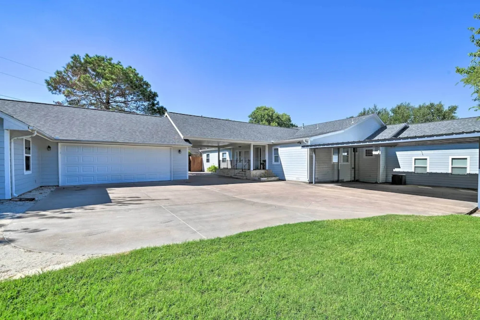 Spacious Granbury Home w/ Lakefront Outdoor Oasis!