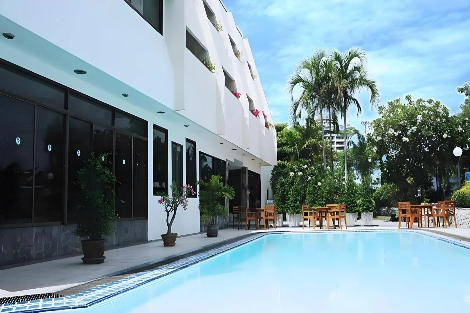 Bangsaen Villa Hotel (SHA Extra Plus)