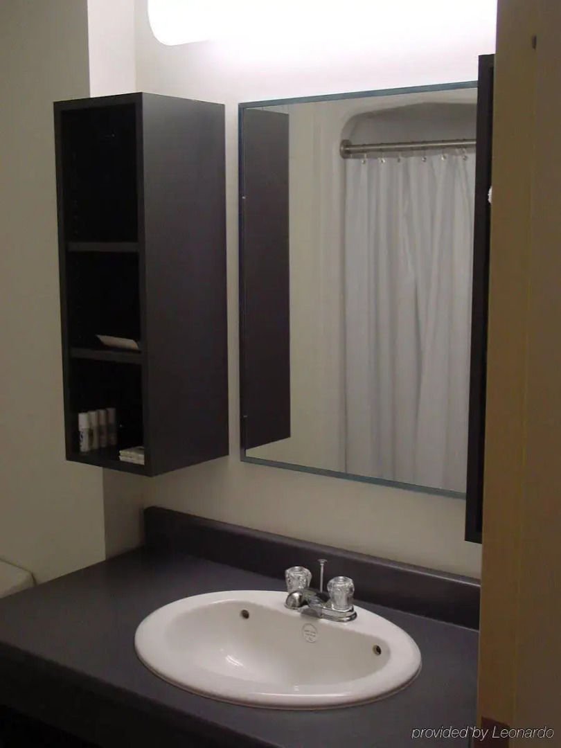 Residence & Conference Centre-Brockville