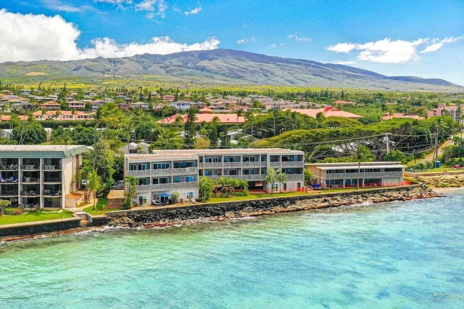 Pohailani #102 Studio Bedroom Condo by RedAwning