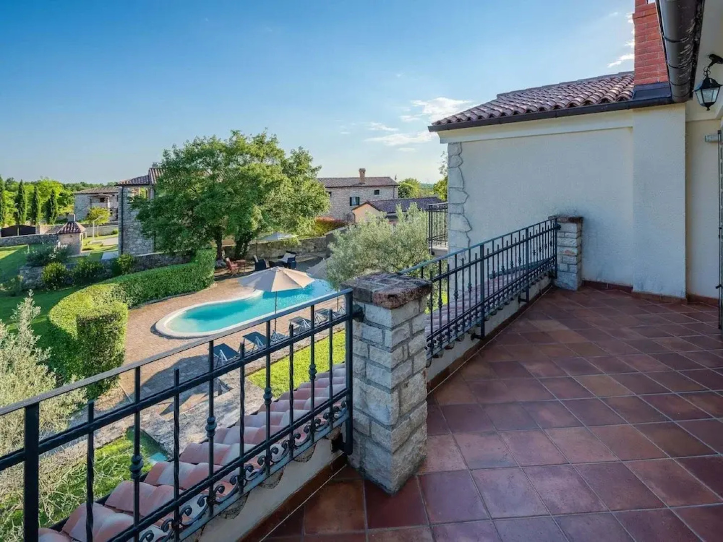 Beautiful Villa With Swimming Pool and Fenced Garden