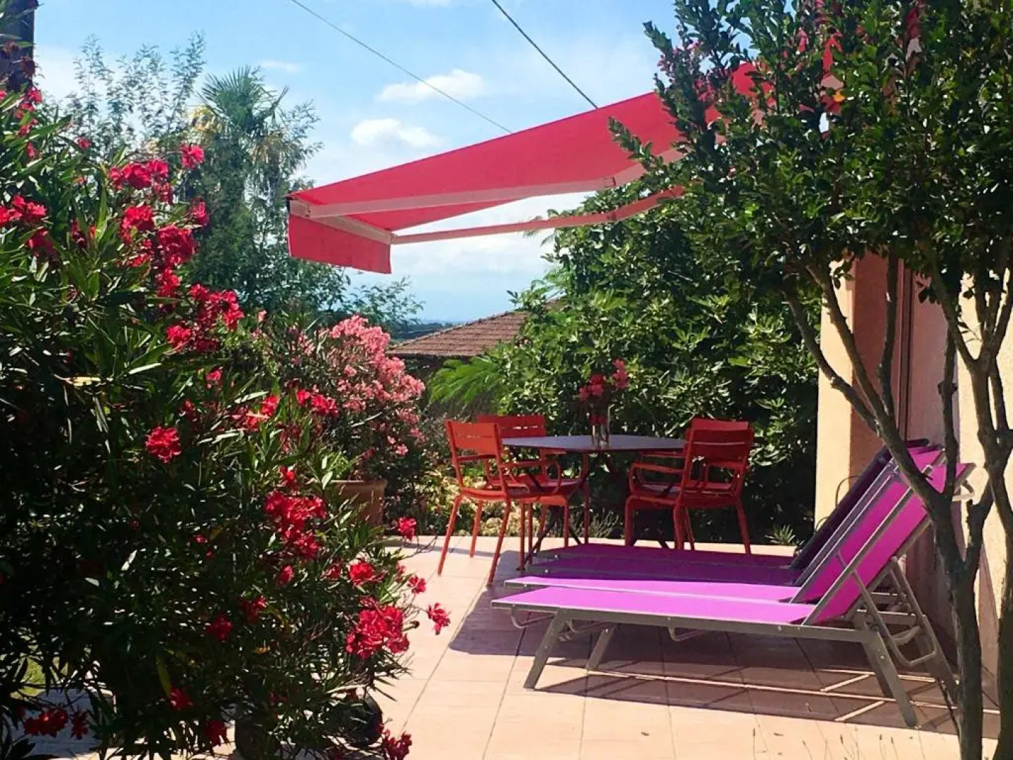 Maison de 2 chambres avec terrasse amenagee et wifi a Monlaur Bernet